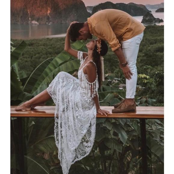 Beautiful nude and white boho wedding dress - Picture 7 of 16